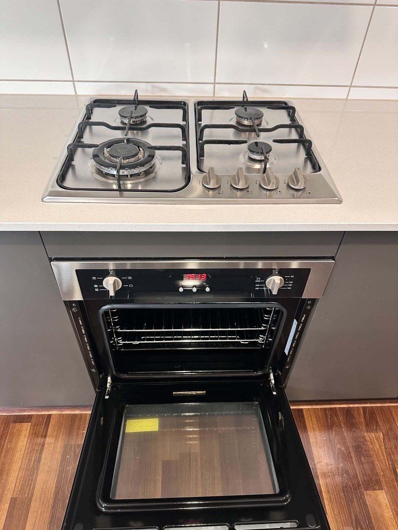 Oven and gas cooktop after Deep Cleaning