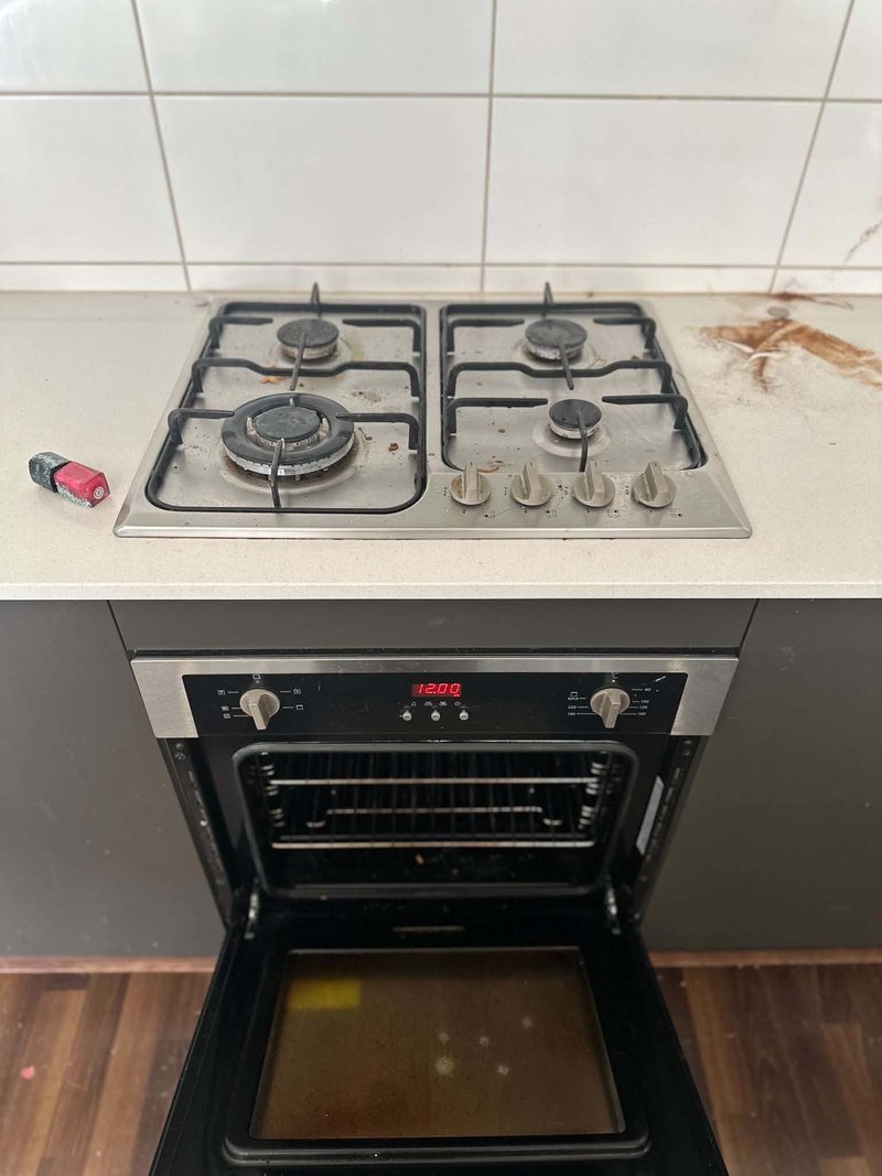 Oven and gas cooktop before Deep Cleaning